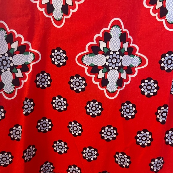 Crown & Ivy Red Geometric Tank Top - Picture 3 of 4